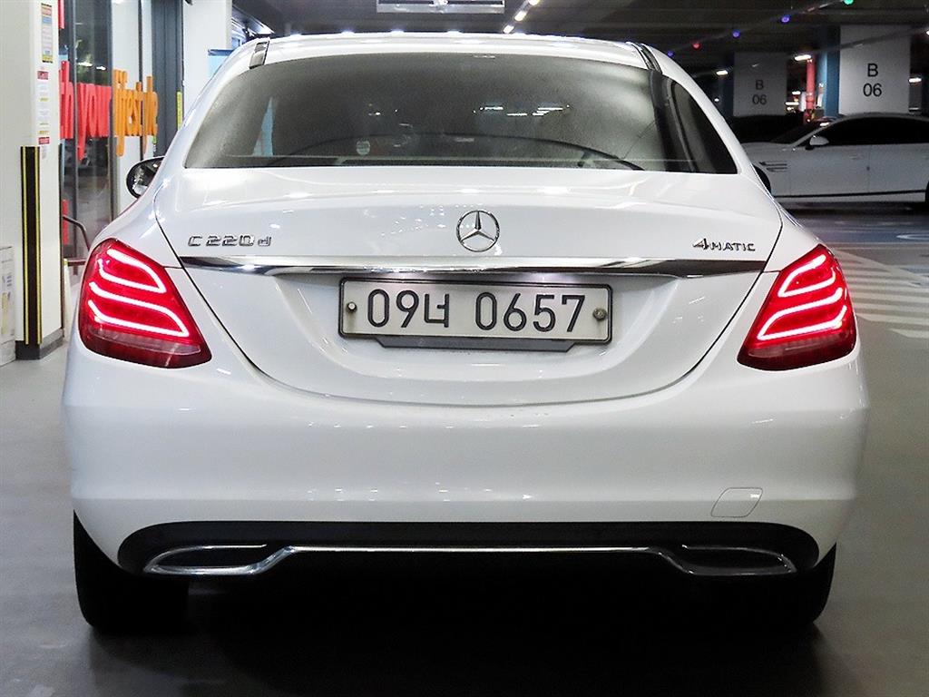 Mercedes Benz C Class - Vista 5