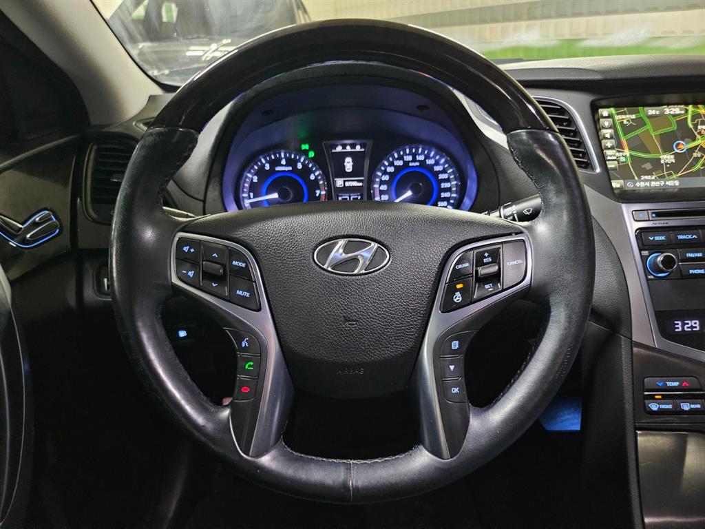 HYUNDAI Grandeur - Vista 10