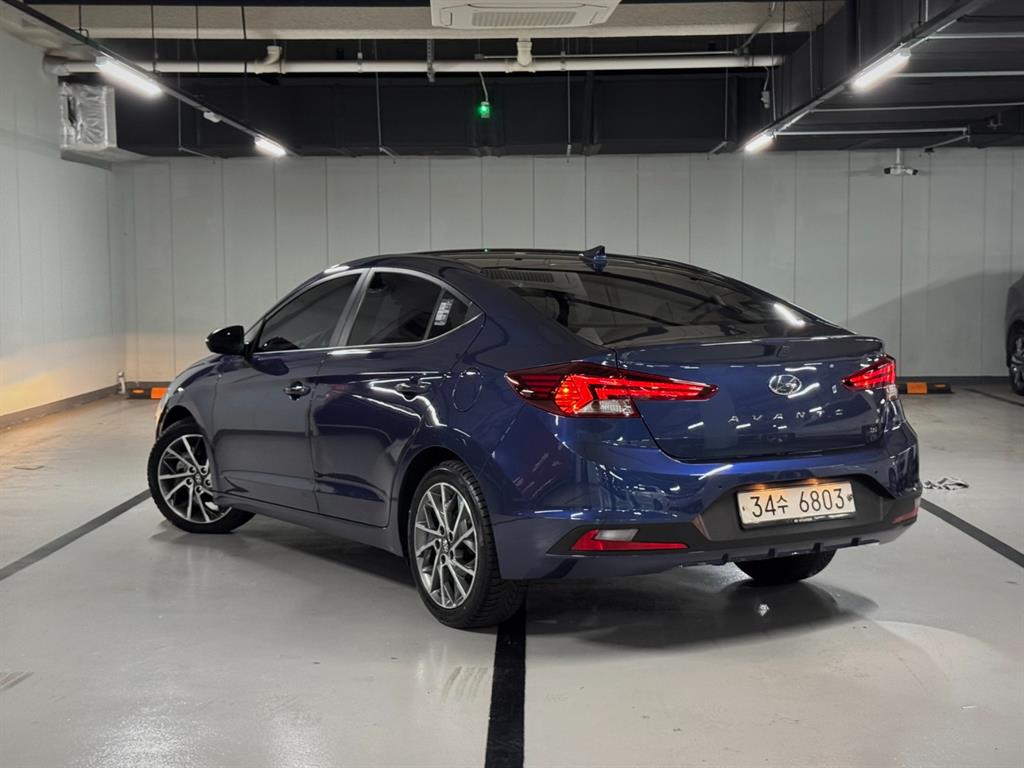 HYUNDAI Avante - Vista 2