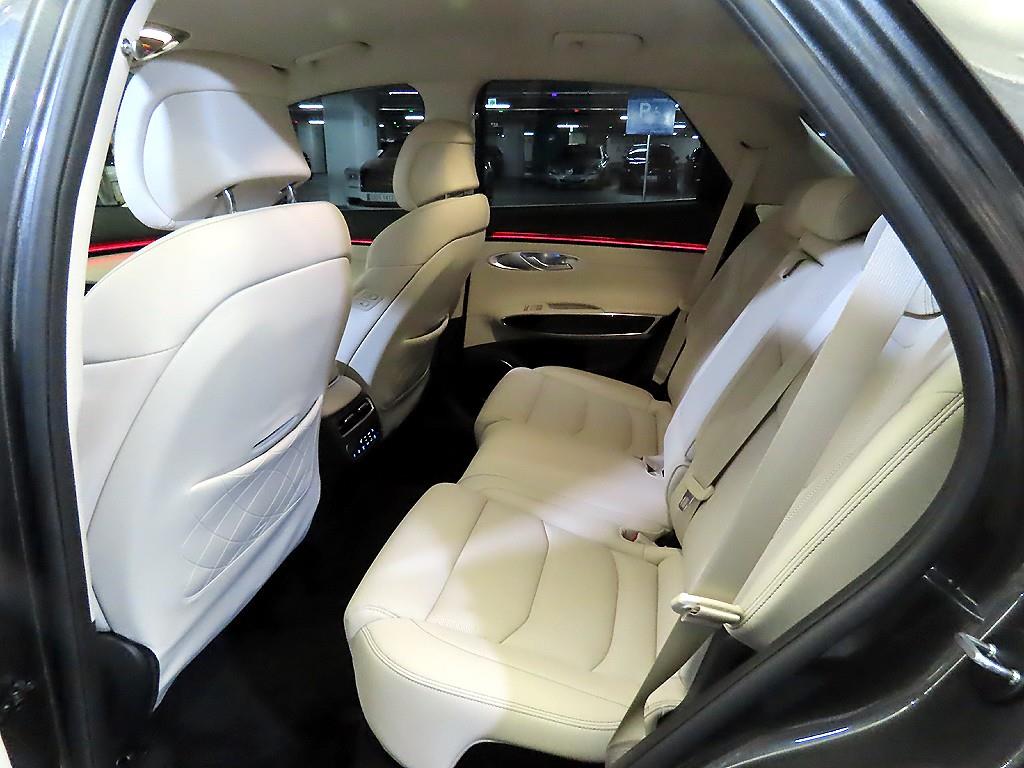 Genesis GV70 - Vista 7