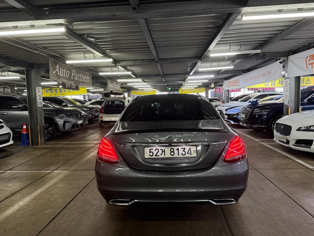 Mercedes Benz C Class - Vista 5