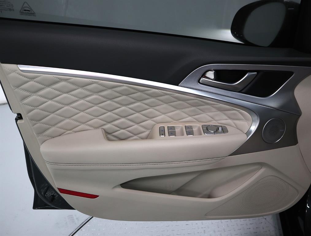 Genesis G70 - Vista 8