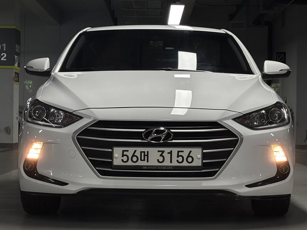 HYUNDAI Avante - Vista 2