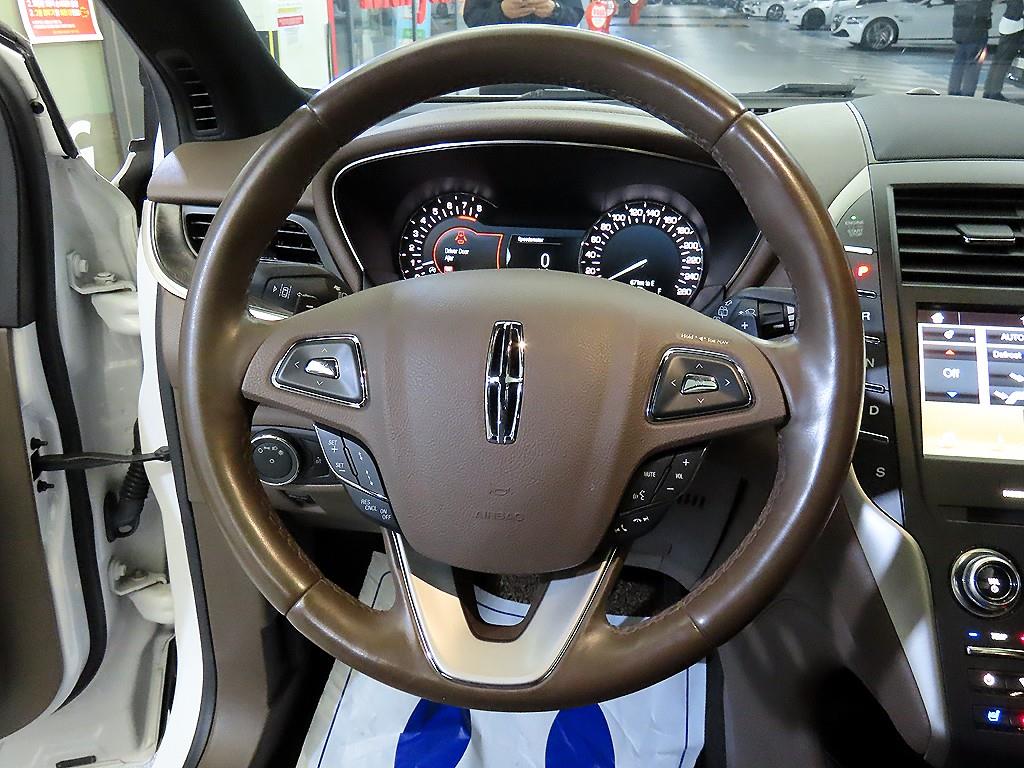 Lincoln MKC - Vista 8