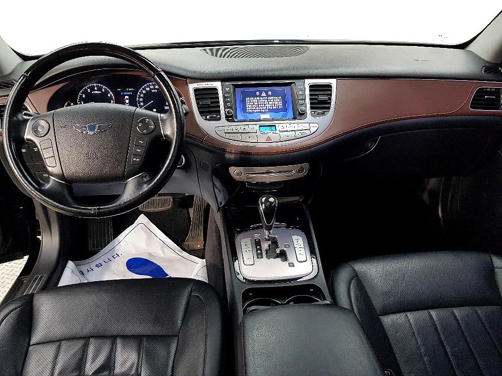 HYUNDAI Genesis - Vista 5