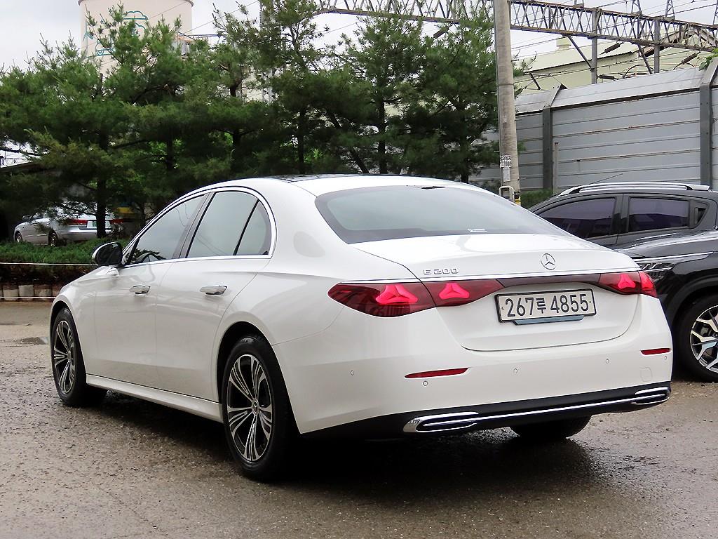 Mercedes Benz E class - Vista 3