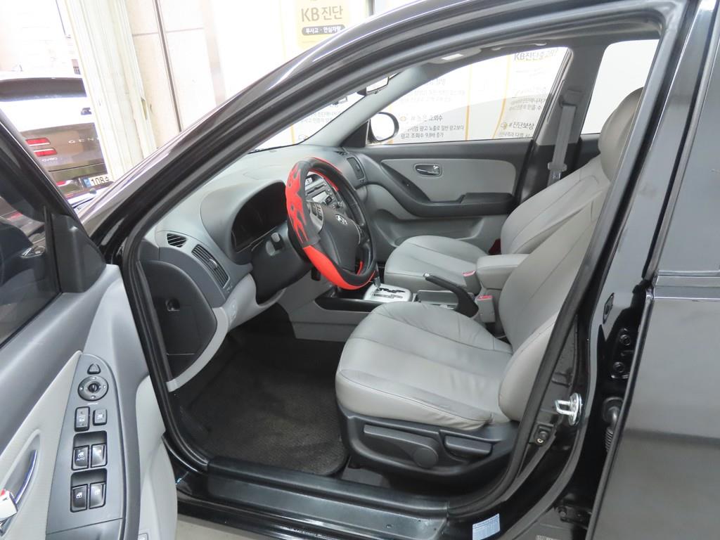 HYUNDAI Avante - Vista 5
