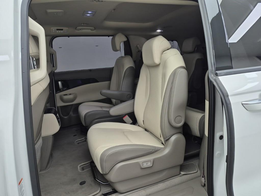 KIA Carnival - Vista 12