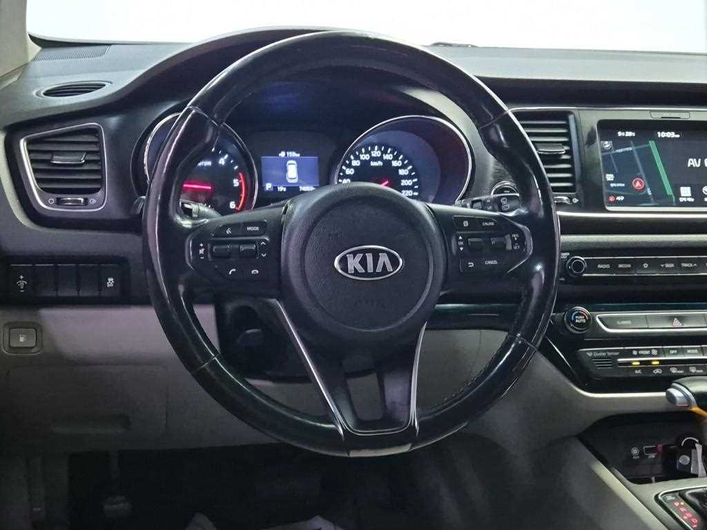 KIA Carnival - Vista 9