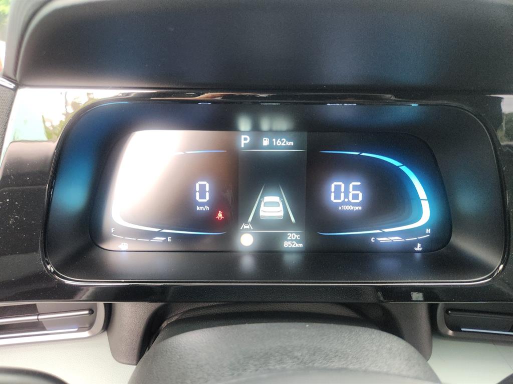 HYUNDAI Avante - Vista 12