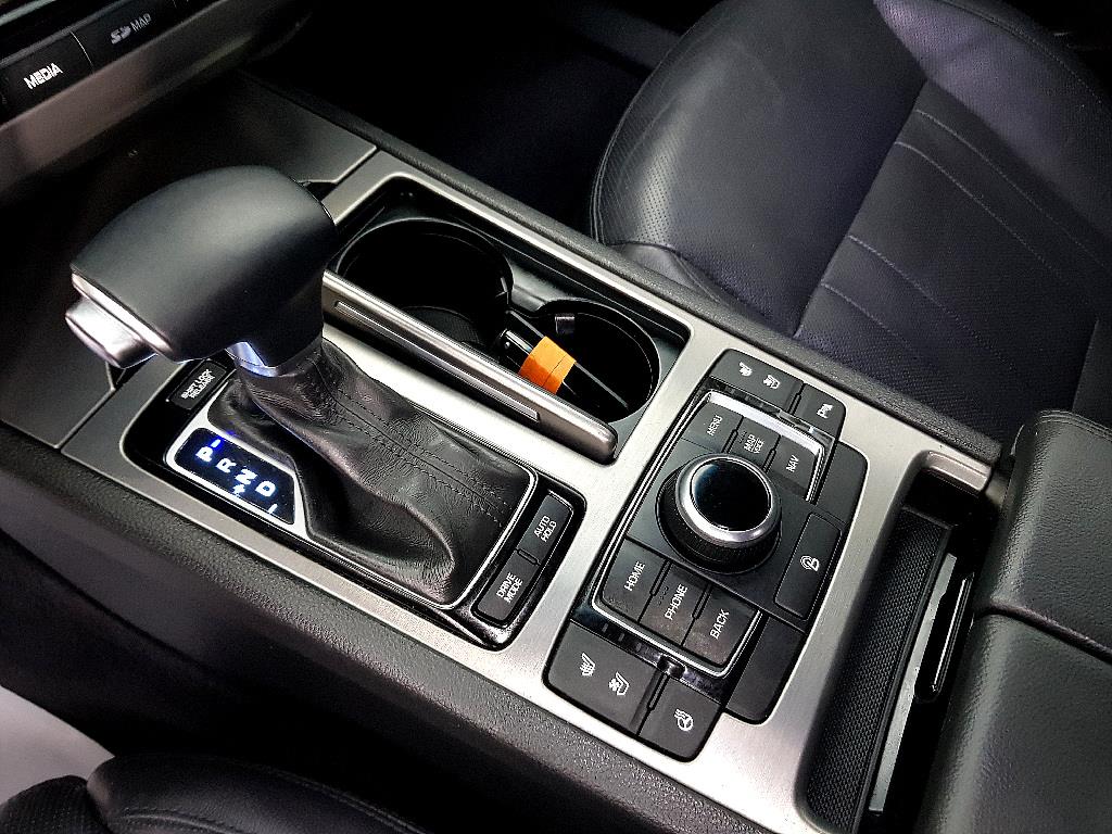 HYUNDAI Genesis - Vista 12