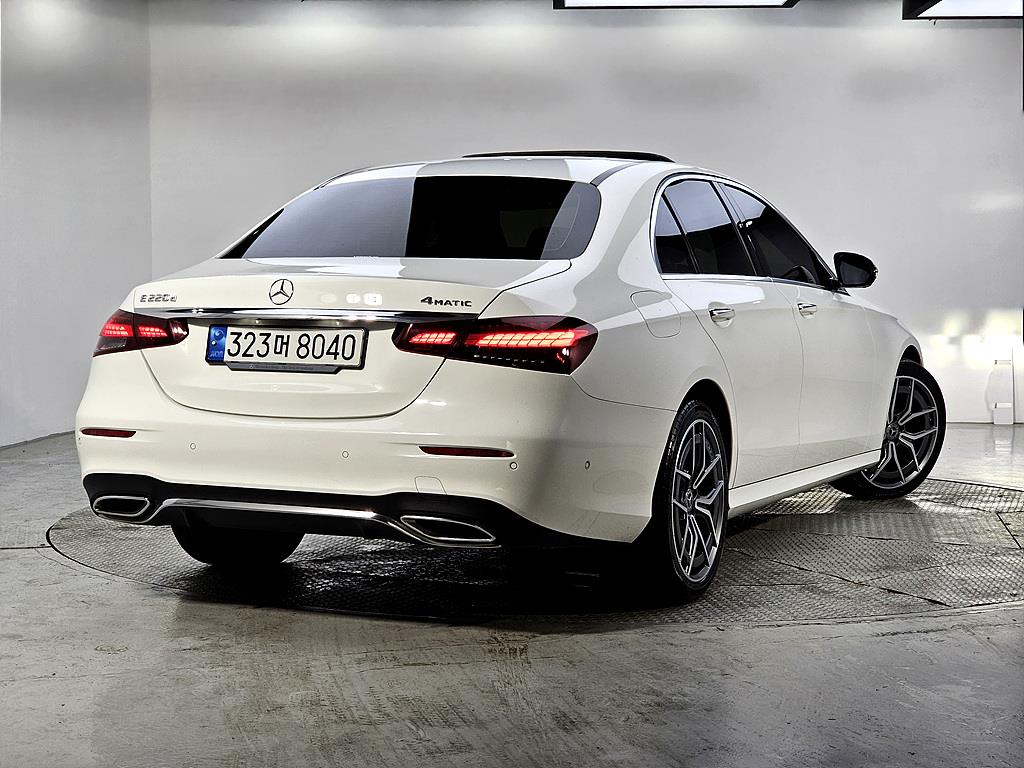 Mercedes Benz E class - Vista 4