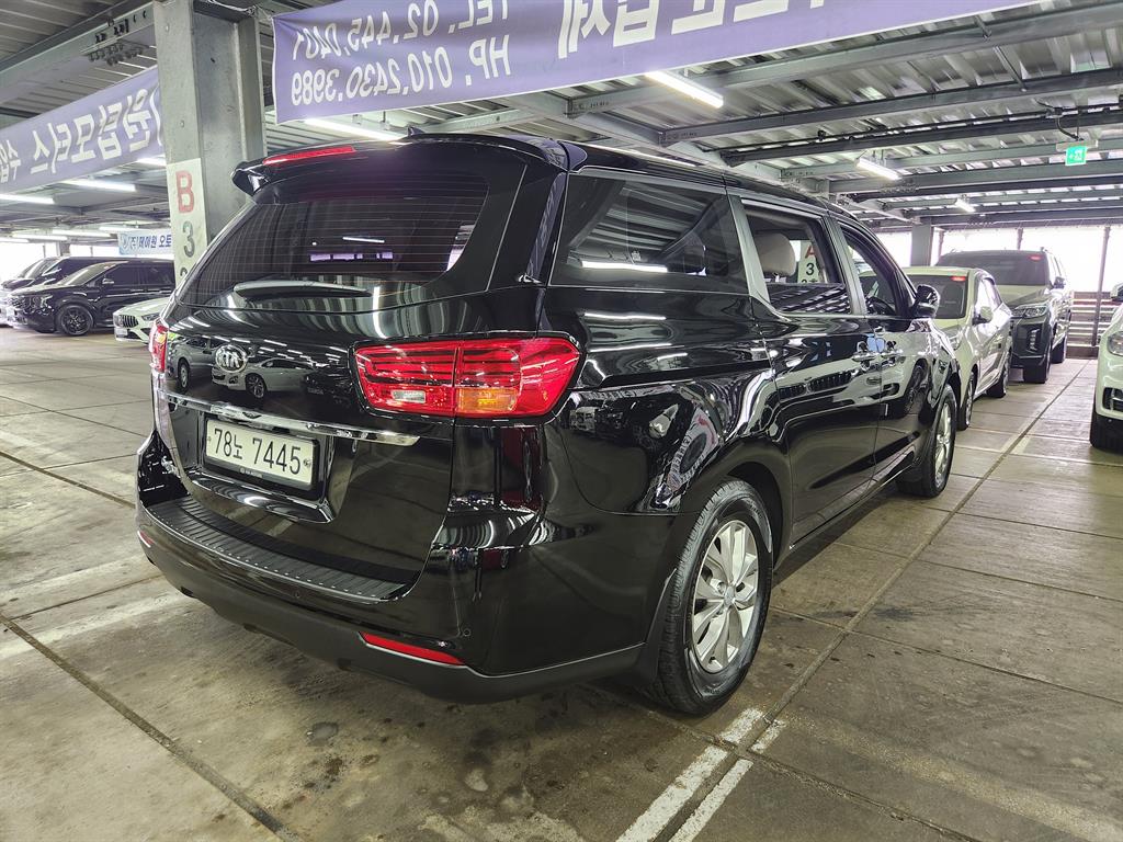 KIA Carnival - Vista 4