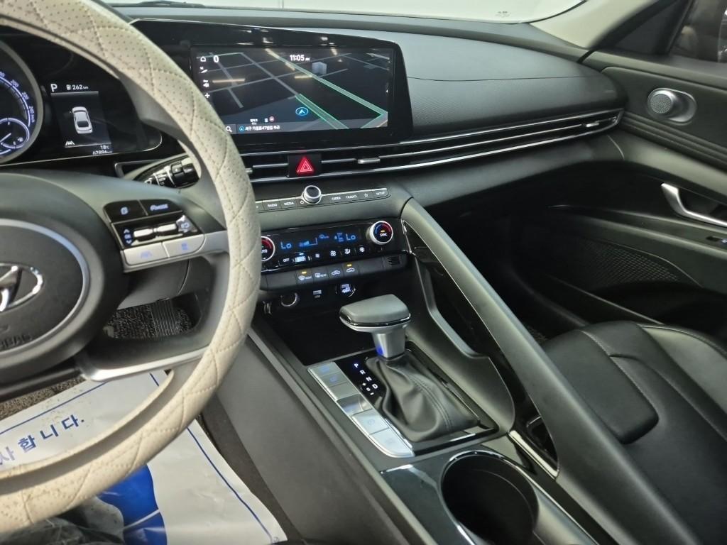 HYUNDAI Avante - Vista 10