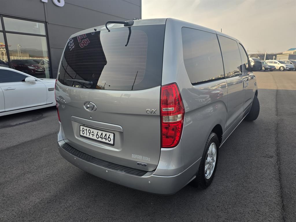 HYUNDAI Starex - Vista 2