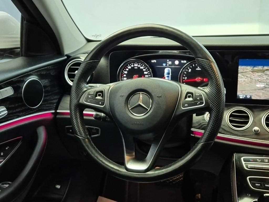Mercedes Benz E class - Vista 9