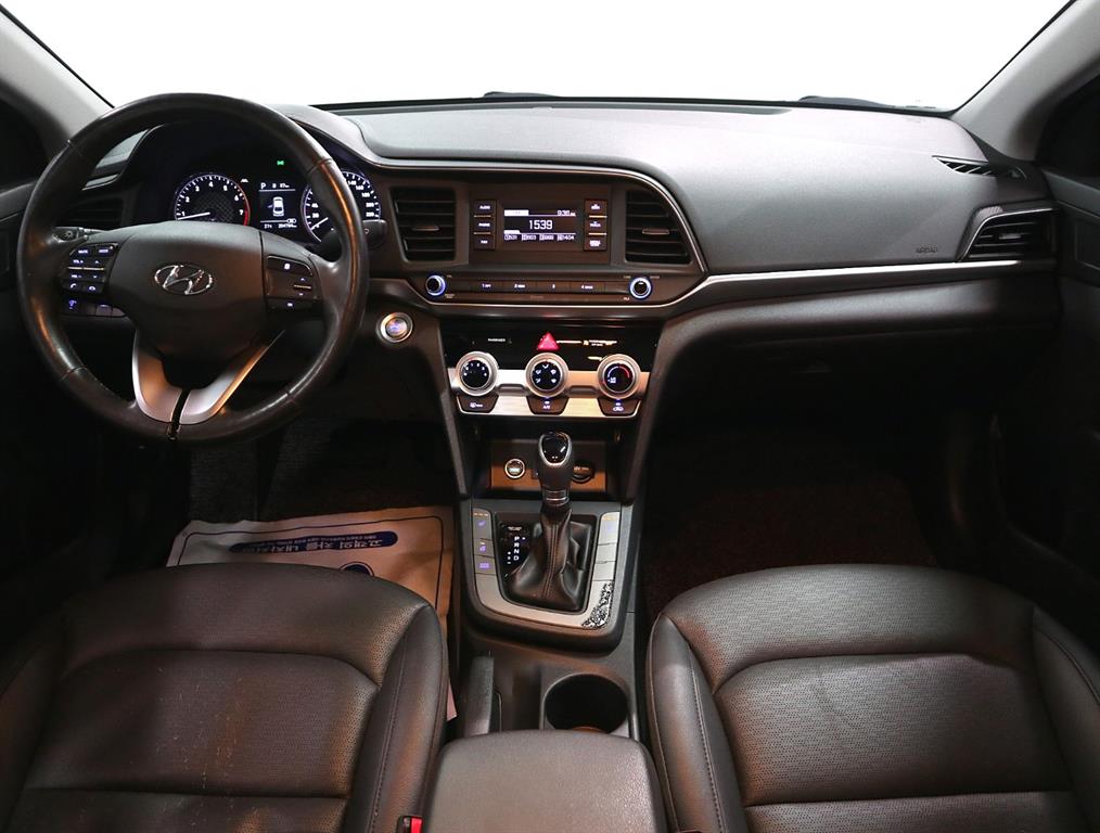 HYUNDAI Avante - Vista 5