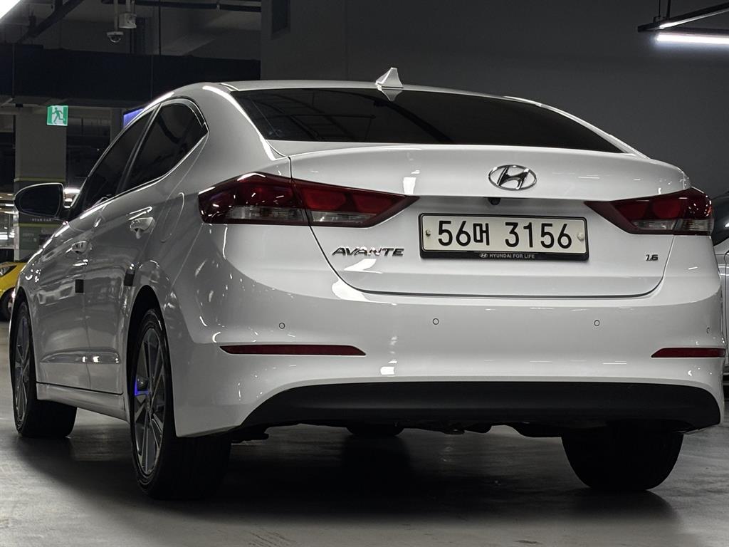 HYUNDAI Avante - Vista 6