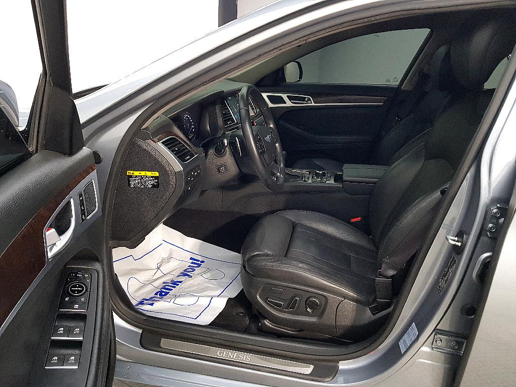 HYUNDAI Genesis - Vista 8
