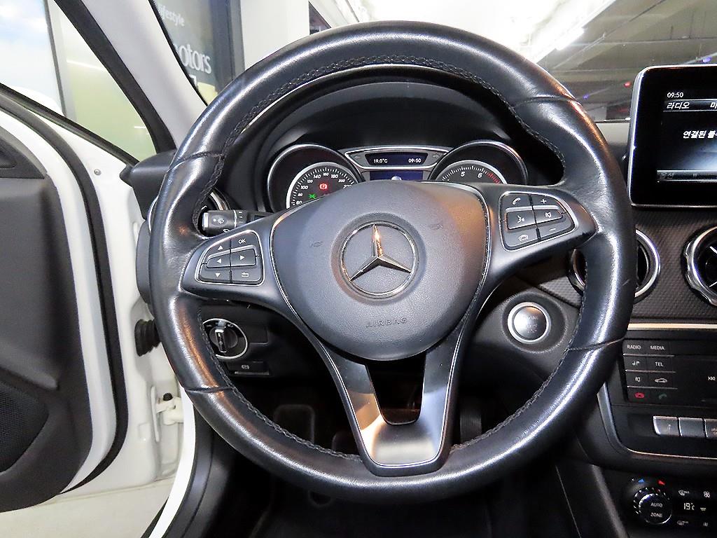 Mercedes Benz GLA Class - Vista 8