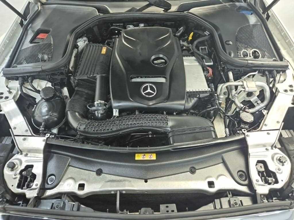 Mercedes Benz E class - Vista 5