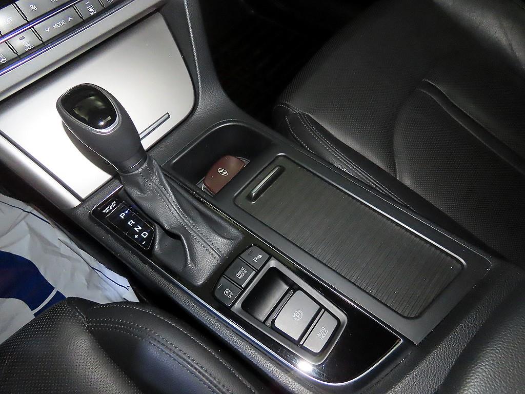 HYUNDAI Sonata - Vista 12