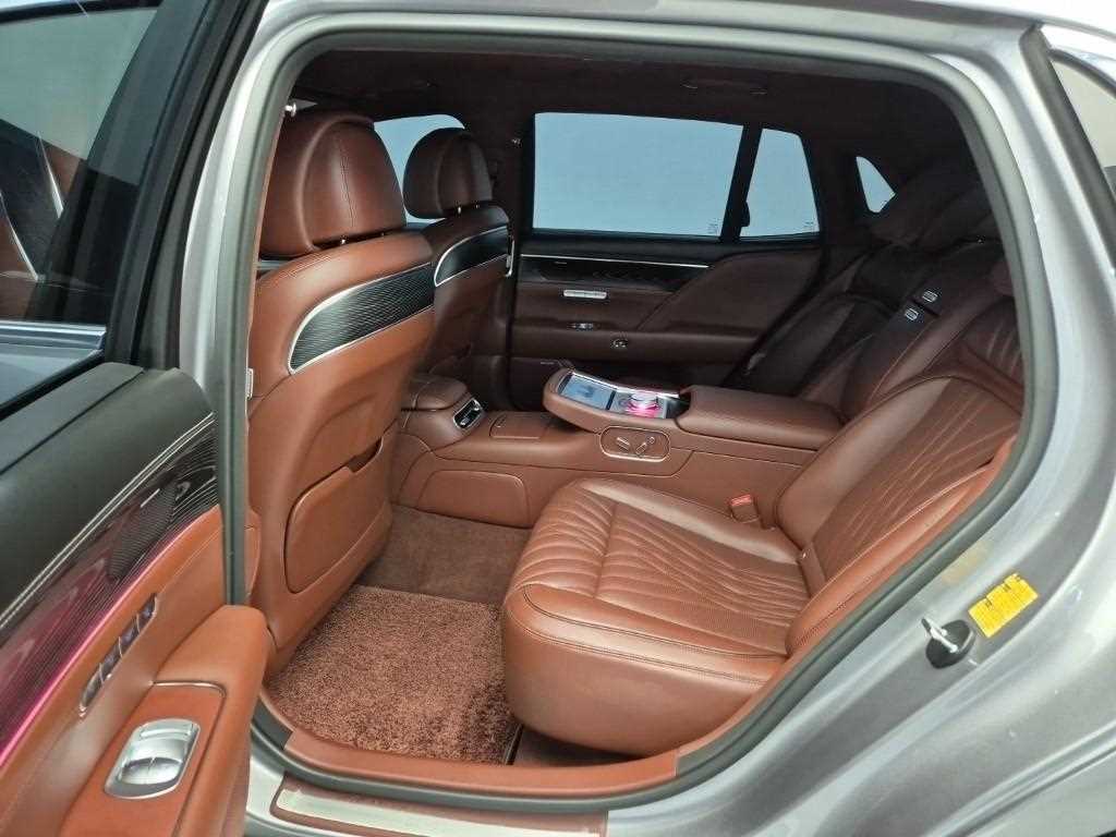 Genesis G90 - Vista 12