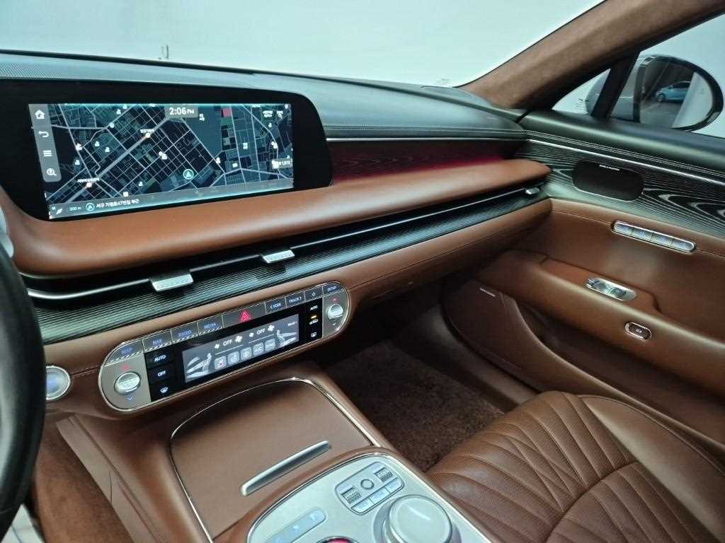 Genesis G90 - Vista 10