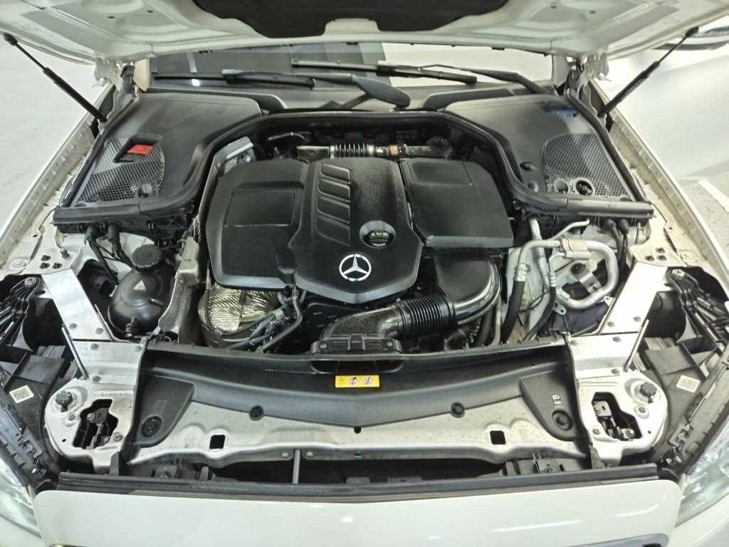 Mercedes Benz E class - Vista 5