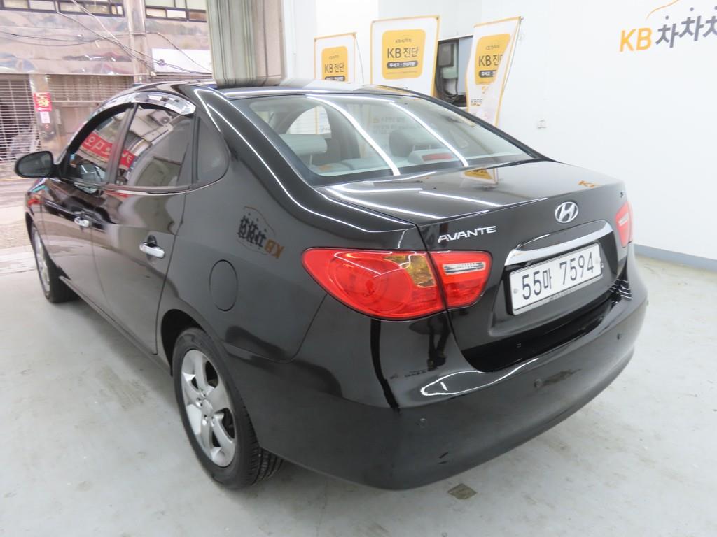 HYUNDAI Avante - Vista 4