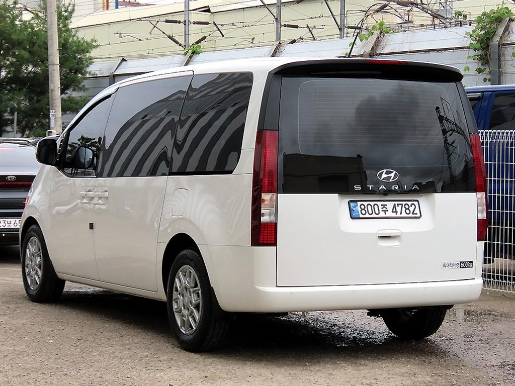 HYUNDAI Staria - Vista 3