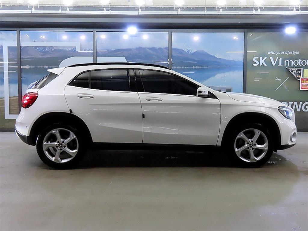 Mercedes Benz GLA Class - Vista 3