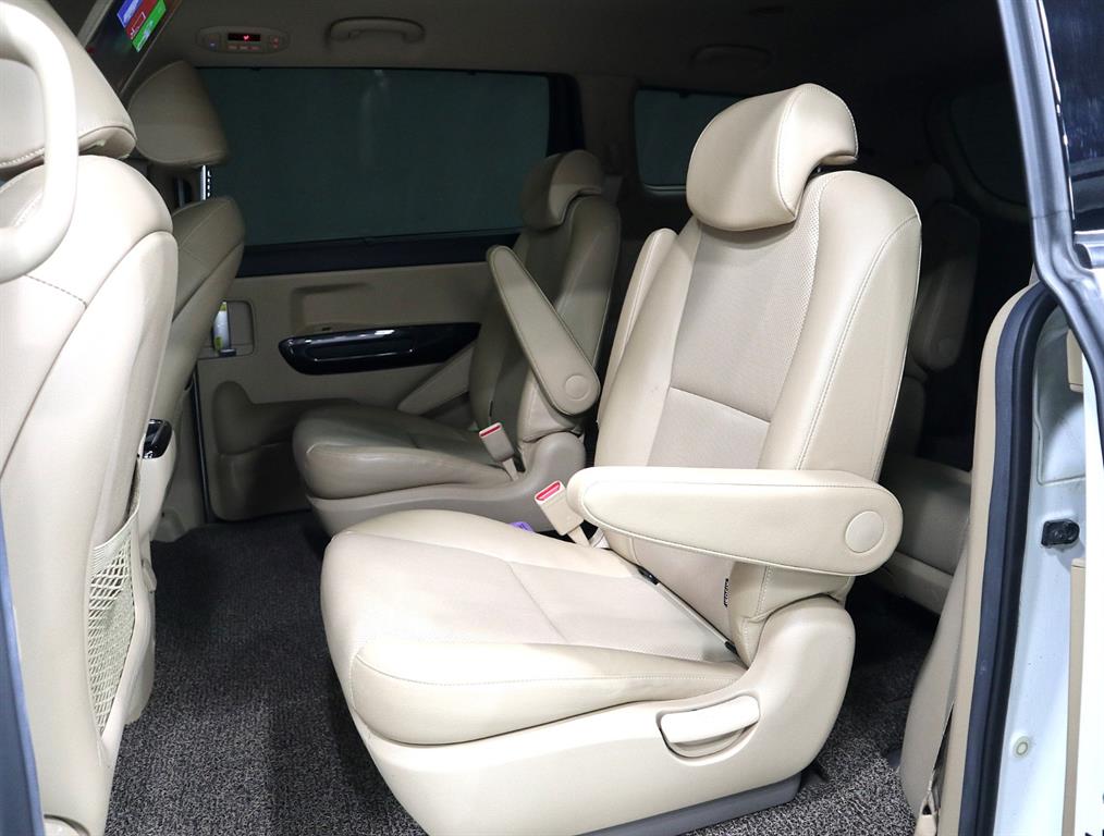 KIA Carnival - Vista 10