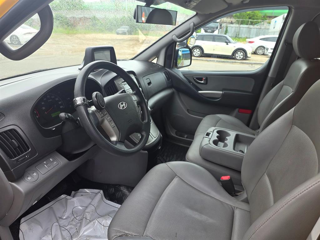 HYUNDAI Starex 2015 Amarillo - Importación desde Corea - HF Imports Iquique - Foto 16