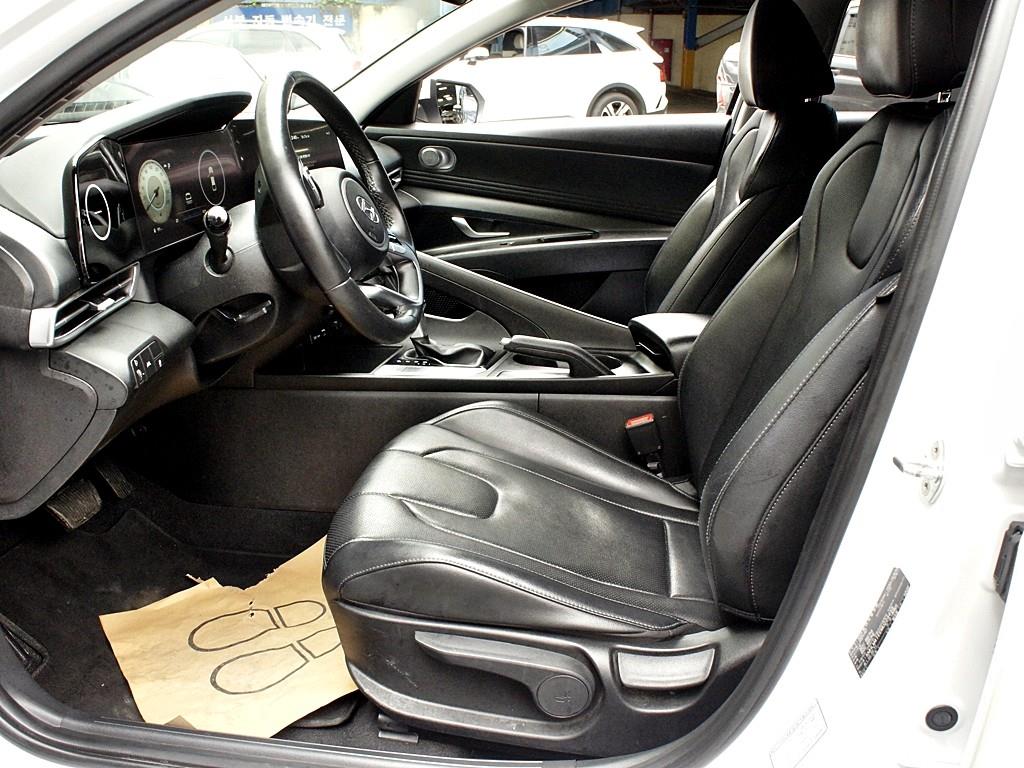 HYUNDAI Avante - Vista 9