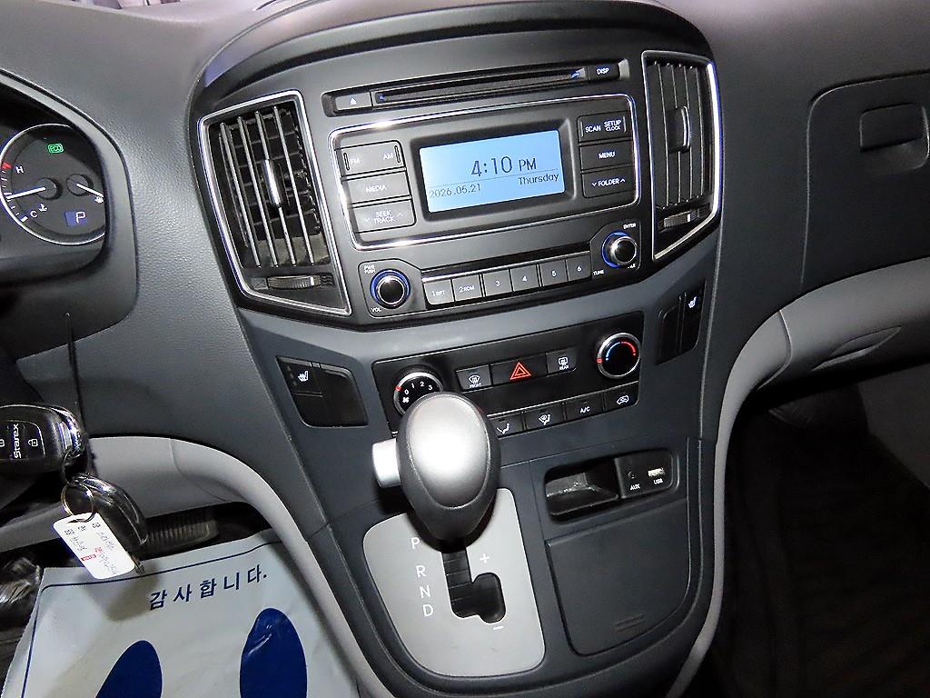HYUNDAI Starex - Vista 10