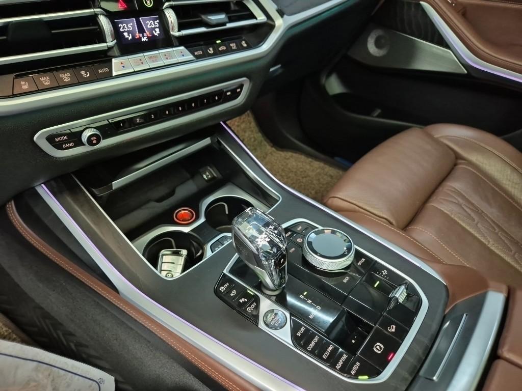 BMW X7 - Vista 8