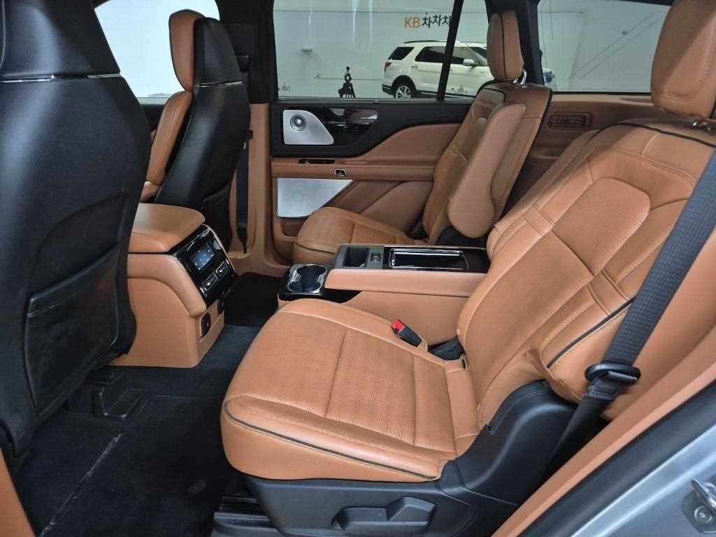 Lincoln Aviator - Vista 12