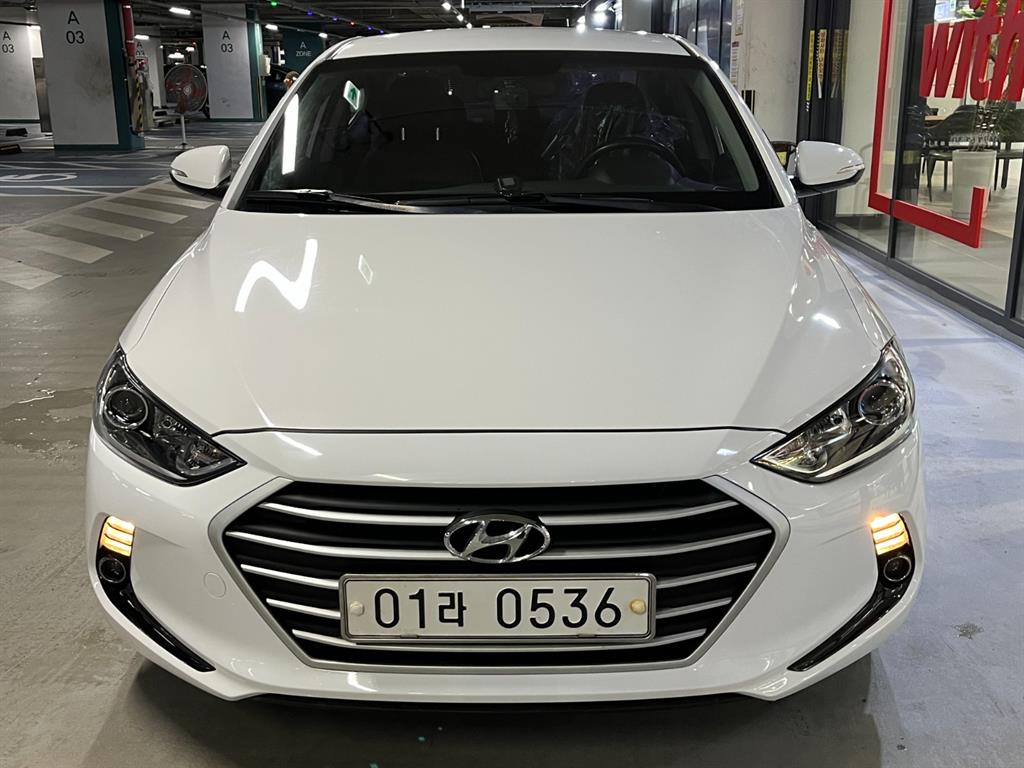 HYUNDAI Avante - Vista 2