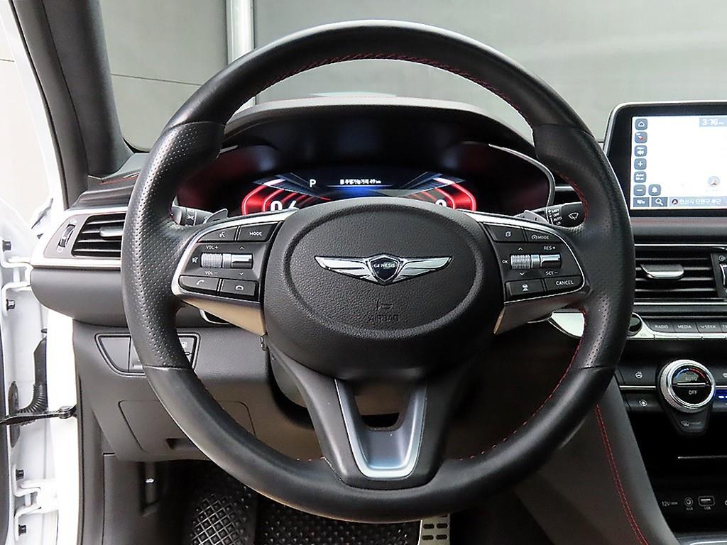 Genesis G70 - Vista 9
