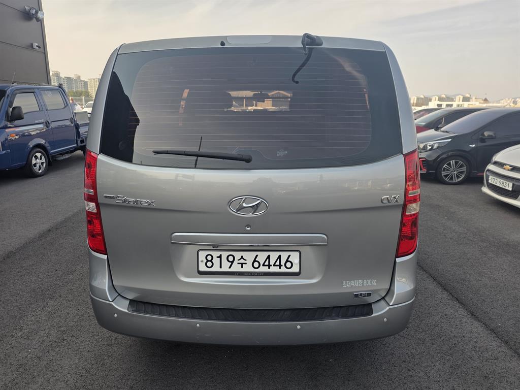 HYUNDAI Starex - Vista 4