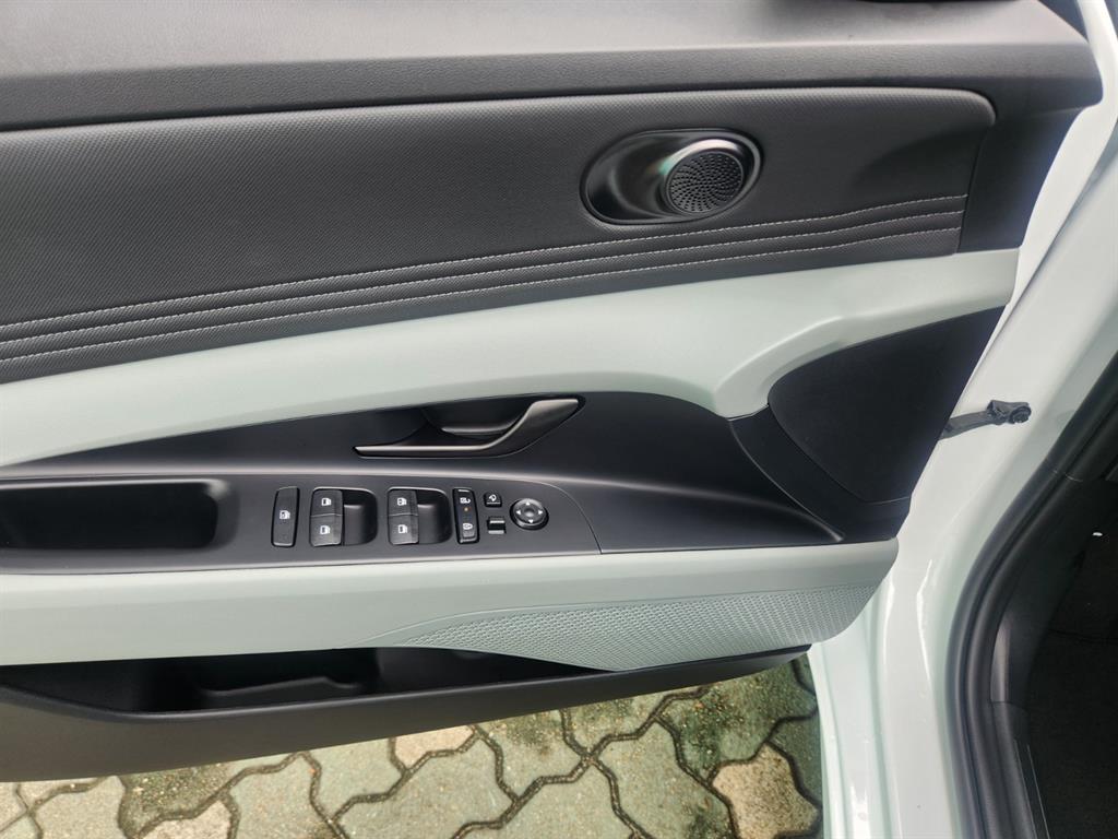 HYUNDAI Avante - Vista 9