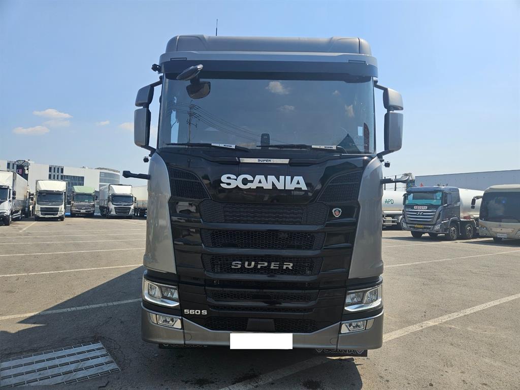 medium and large cargo truck - Vista 2