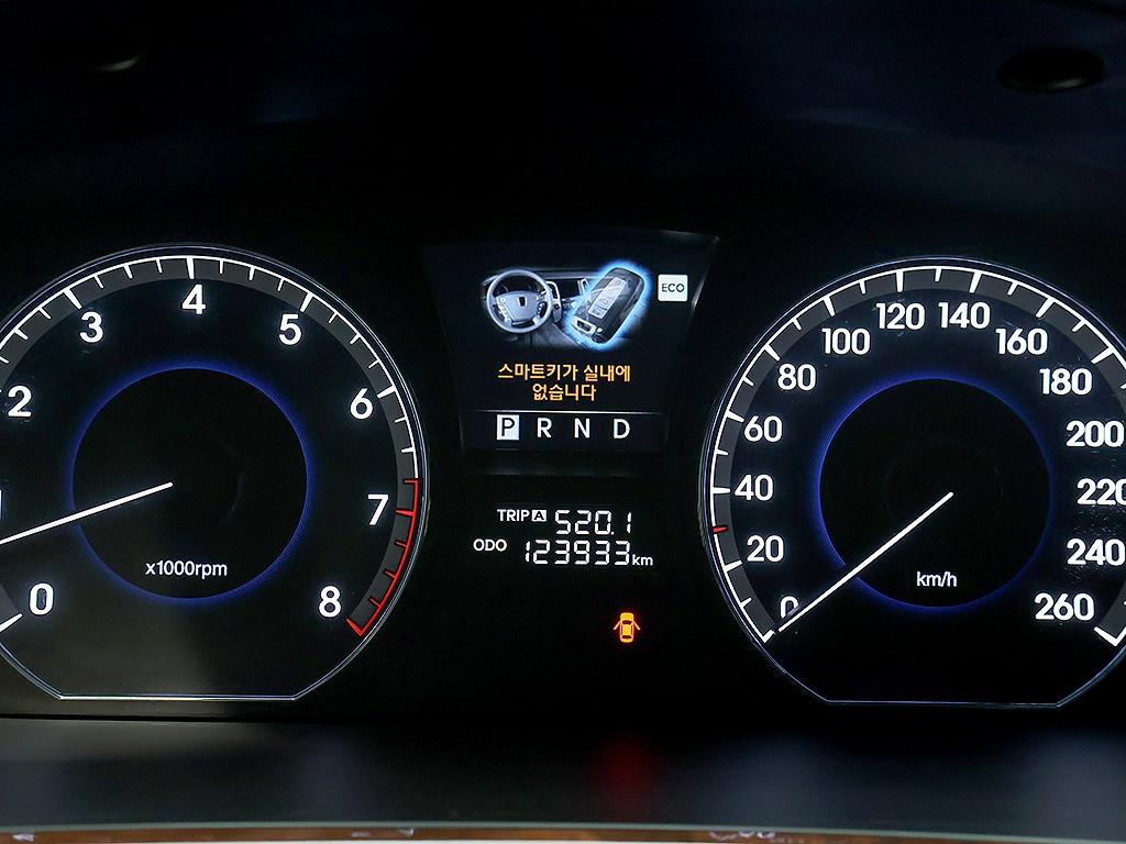 HYUNDAI Equus - Vista 11