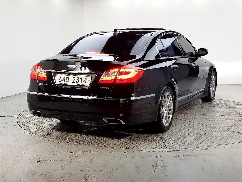 HYUNDAI Genesis - Vista 4