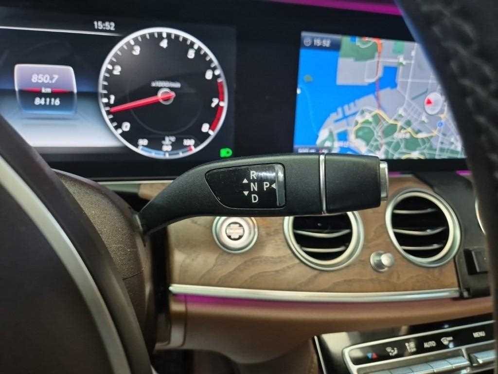 Mercedes Benz E class - Vista 8