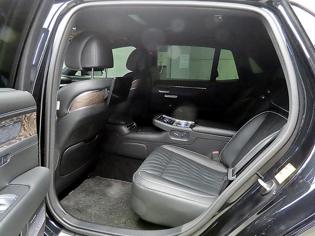 Genesis G90 - Vista 6
