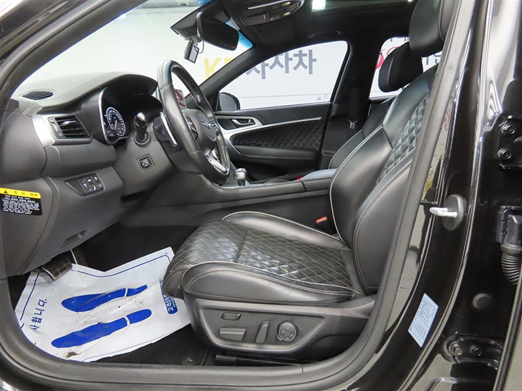 Genesis G70 - Vista 5