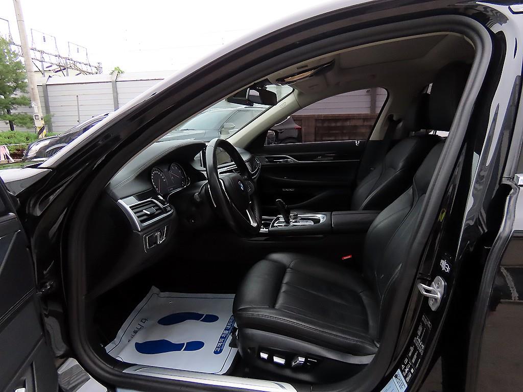 BMW 7 Series - Vista 5