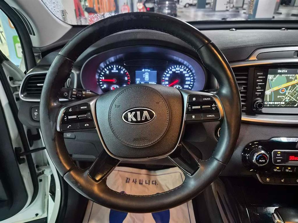 KIA Sorento - Vista 8
